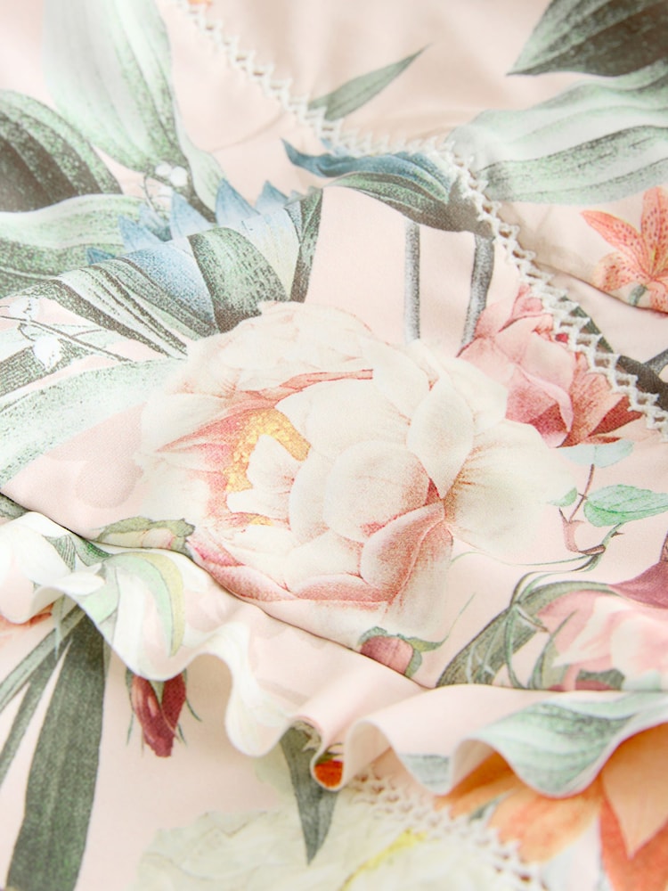 Rosa geblümt - Figurformender Bandeau-Badeanzug mit Rüschenbesatz und Leitereinsatz - Bild 2 von 5