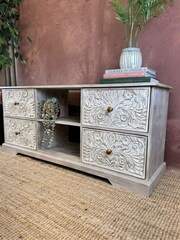 Kirei Home White Whitewashed Mango Wood TV Unit - Image 2 of 4
