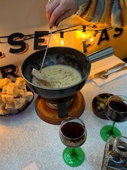 Indytute Wine and Fondue for Two London Gift Experience - Image 2 of 3