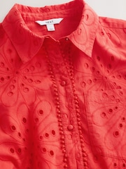 Rot - Hemdkleid mit Lochstickerei und Bindegürtel - Bild 7 von 8