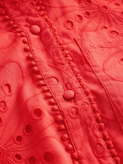 Rot - Hemdkleid mit Lochstickerei und Bindegürtel - Bild 8 von 8