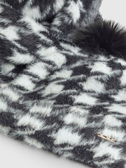 River Island Black Dogtooth Beanie and Scarf Gift Set - Image 3 of 4