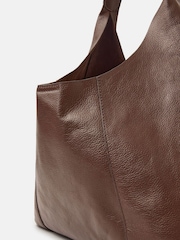 Accessorize Slouchy Leather Shoulder Bag - Imagen 3 de 4