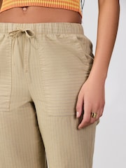 Steingrau gestreift - Hose aus Baumwoll-Leinen-Mischung mit weitem Beinschnitt - Bild 4 von 5