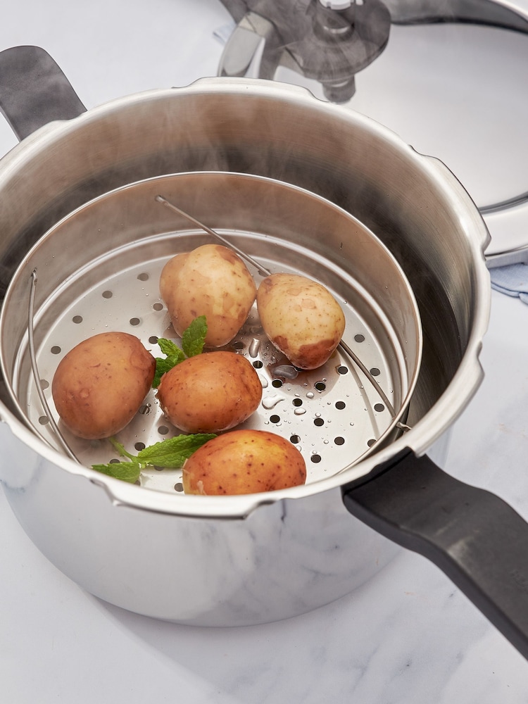 Judge Stainless Steel Pressure Cooker - Image 2 of 5 Judge Stainless Steel Pressure Cooker - Image 2 of 5