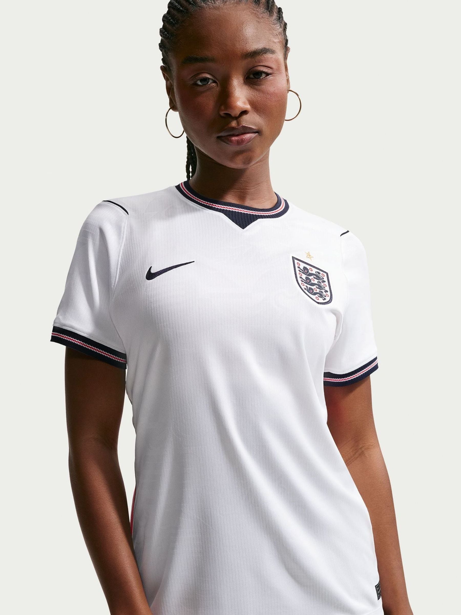 Comprar Início - Camisa de Futebol Nike Inglaterra 2026 from Next