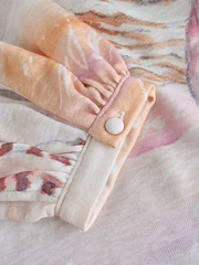 Pink Shell Print National Trust x Next - Top de manga larga con muesca en el cuello - Imagen 9 de 9