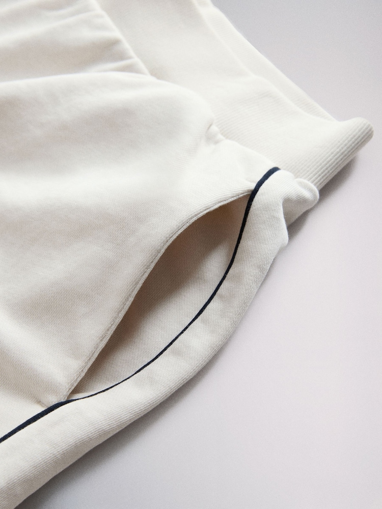 The Set 2 Pack Contrast Trim Polo and Shorts Co-Ord - Obraz 6 z 6