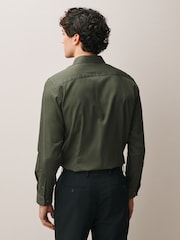 Verde oliva - Corte slim - Cotton Rich Textured Easy Care Smart Shirt - Imagen 4 de 9