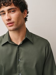 Verde oliva - Corte slim - Cotton Rich Textured Easy Care Smart Shirt - Imagen 5 de 9