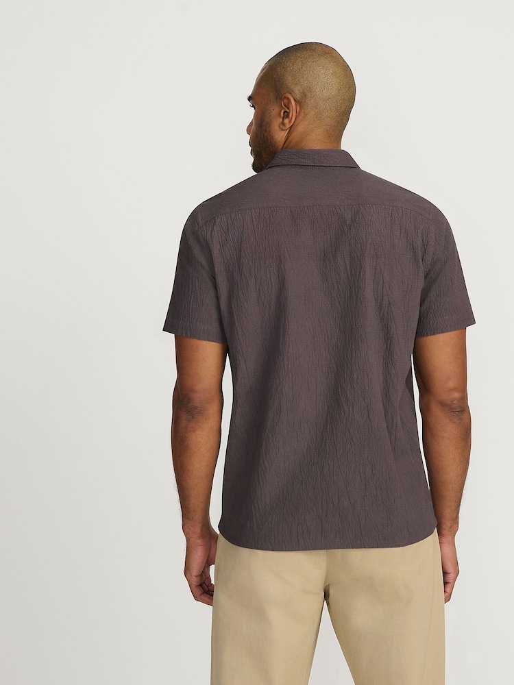 Lands' End Brown Short Sleeve Crinkle Shirt - Image 2 of 3 Lands' End Brown Short Sleeve Crinkle Shirt - Image 2 of 3