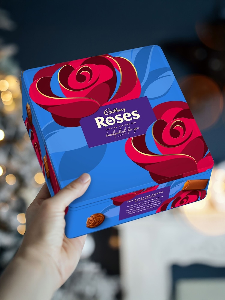 Cadbury Roses Chocolate Gift Tin 700g - Image 1 of 3