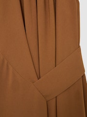 rust Oransje - Reiss Maeve ermeløs midikjole med drapering - Bilde 7 av 7