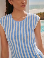 Imprimé à rayures bleues et blanches avec bordure - Robe mi-longue en jersey froncé à mancherons - Image 4 de 7