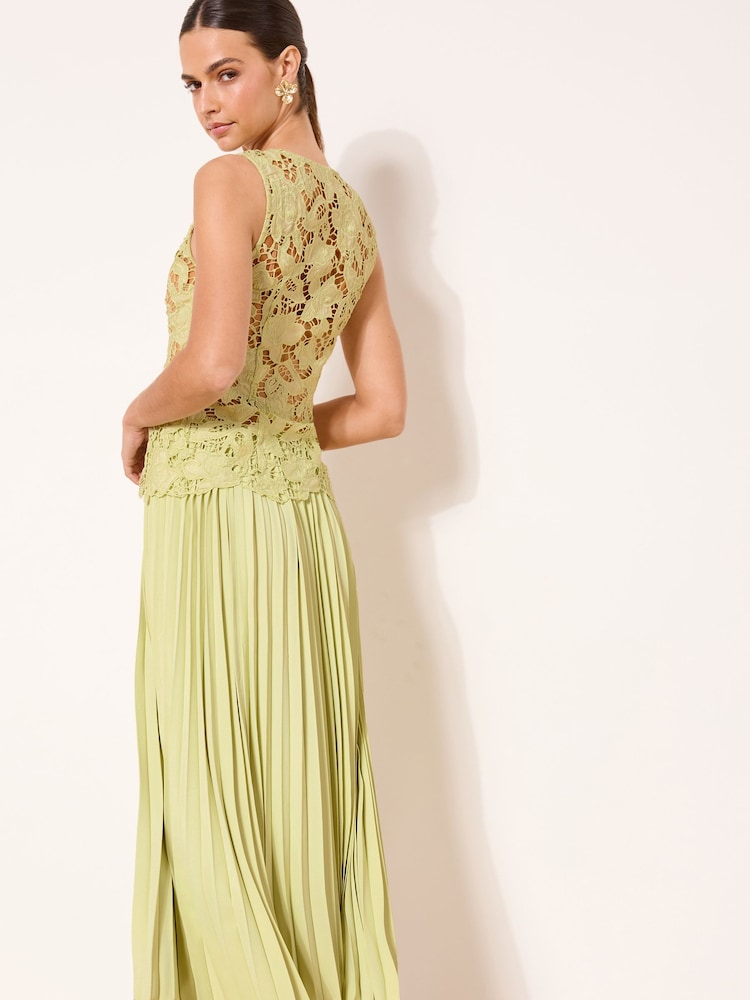 فستان متوسط الطول 2 في 1 بتنورة مطوية وتصميم هجين من الدانتيل من Lipsy Premium - Image 2 of 4