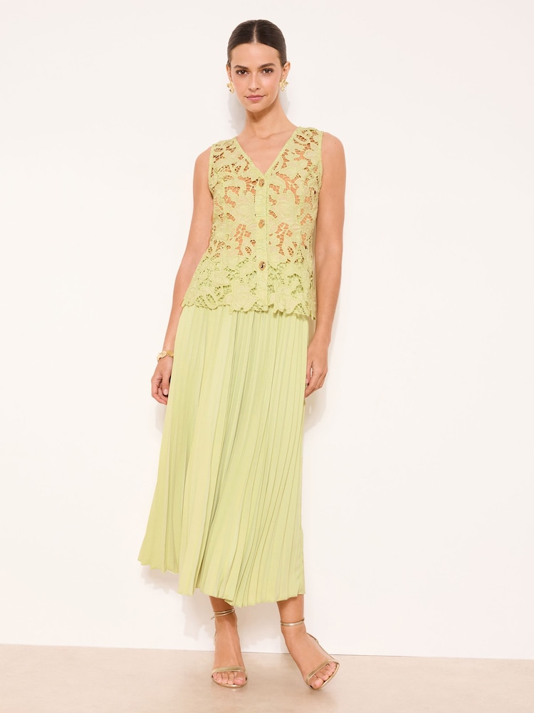 فستان متوسط الطول 2 في 1 بتنورة مطوية وتصميم هجين من الدانتيل من Lipsy Premium - Image 4 of 4