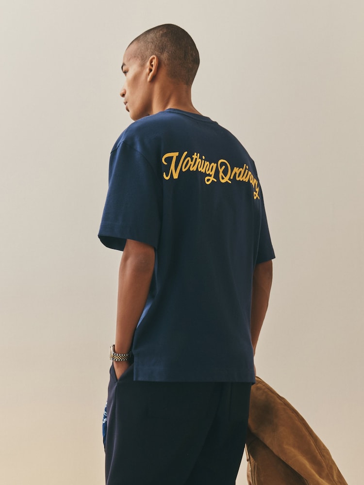 Navy Signature - Nothing Ordinary Relaxed Fit Graphic Heavyweight T-Shirt - Bild 1 von 6