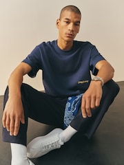 Navy Signature - Nothing Ordinary Relaxed Fit Graphic Heavyweight T-Shirt - Bild 5 von 6