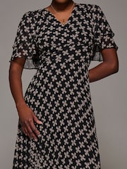 Vestido midi de chiffon plissado com manga anjo Jolie Moi - Imagem 3 de 6