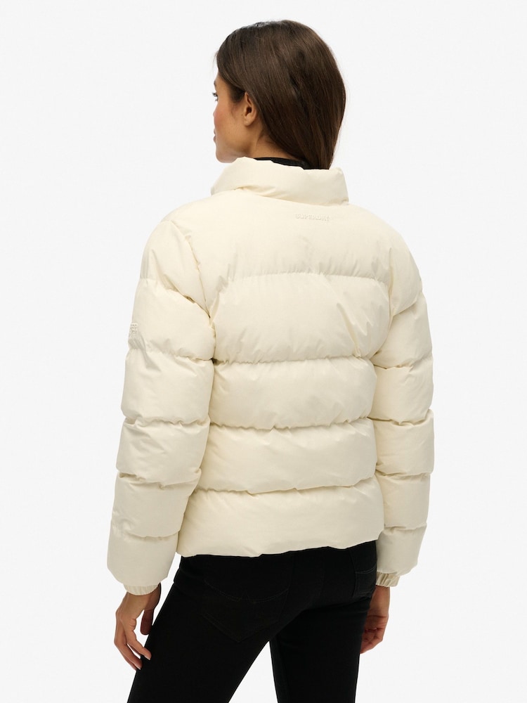 Superdry White Non Hooded Sports Puffer Jacket - Image 2 of 7 Superdry White Non Hooded Sports Puffer Jacket - Image 2 of 7