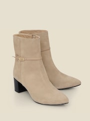Sosandar Suede Buckle Detail Ankle Boots - Imagen 3 de 5