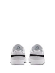 לבן/שחור - Nike נעלי ספורט לילדים, דגם Tennis Essential - תמונה 4 מתוך 8