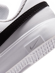 לבן/שחור - Nike נעלי ספורט לילדים, דגם Tennis Essential - תמונה 8 מתוך 8