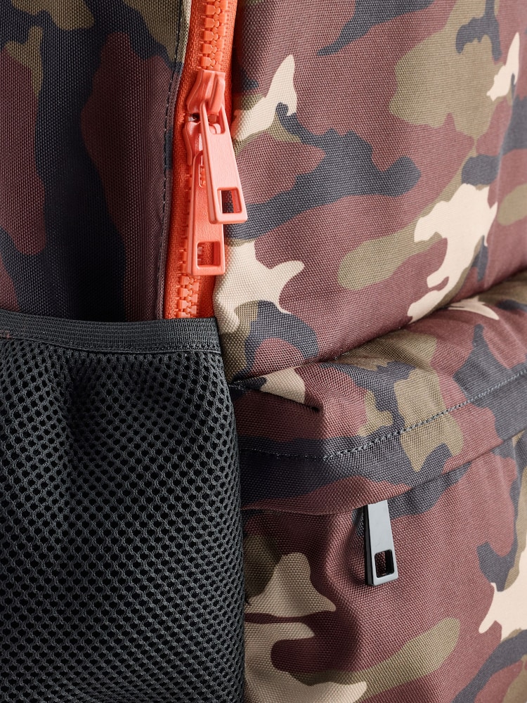 Camouflage Backpack - Image 5 of 5 Camouflage Backpack - Image 5 of 5