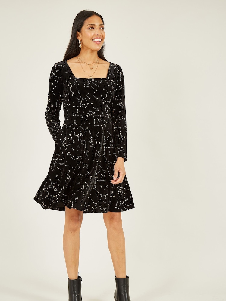 Yumi Black Star Foil Print Long Sleeve Skater Dress - Image 2 of 5 Yumi Black Star Foil Print Long Sleeve Skater Dress - Image 2 of 5