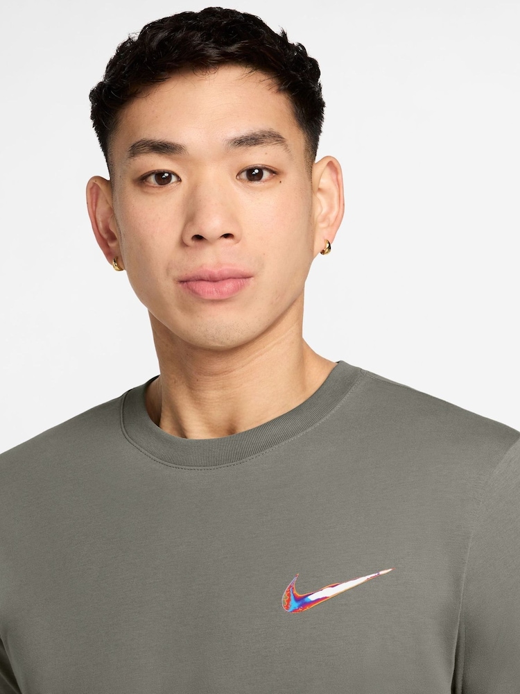 Nike Green Thermal Training T-Shirt - Image 3 of 3 Nike Green Thermal Training T-Shirt - Image 3 of 3