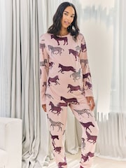 طقم بيجامة ببنطلون طويل للحوامل بطبعة حمار وحشي من Chelsea Peers - صورة 2 من 6