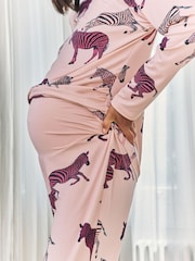 طقم بيجامة ببنطلون طويل للحوامل بطبعة حمار وحشي من Chelsea Peers - صورة 3 من 6