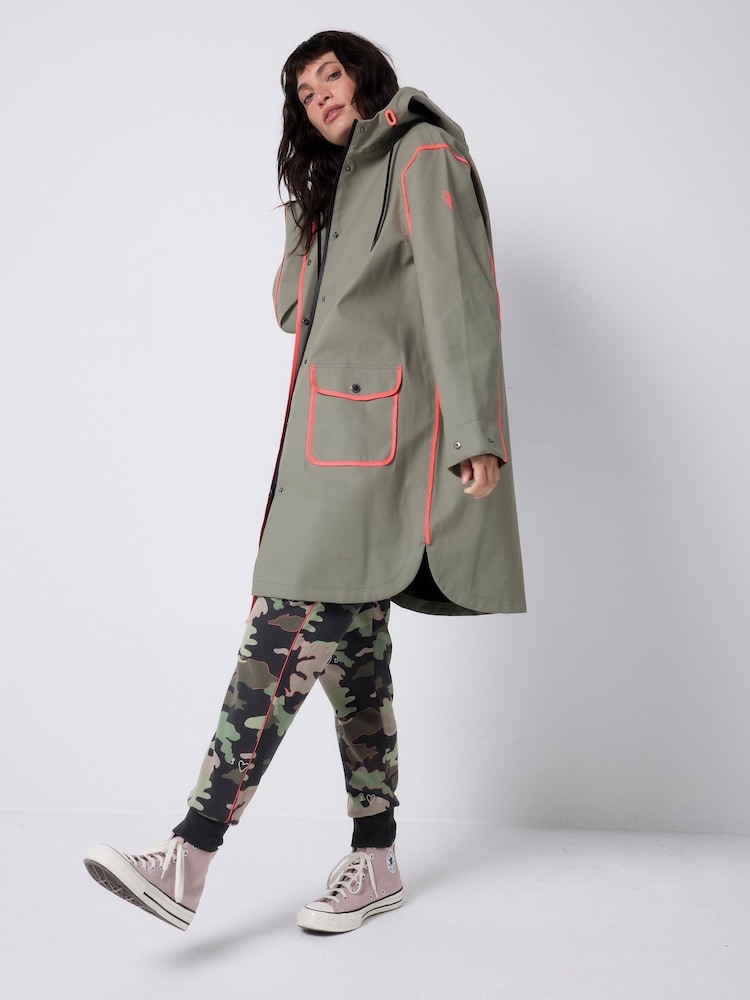 SCAMP & DUDE Brown Raincoat - Image 2 of 5 SCAMP & DUDE Brown Raincoat - Image 2 of 5