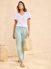 Love & Roses Wide Crop Broderie Hem Jeans - תמונה 3 מתוך 4