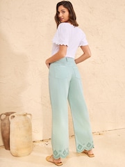 Love & Roses Wide Crop Broderie Hem Jeans - תמונה 4 מתוך 4