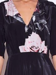 Rosa rosa - Religion Kortermet Diana Maxi Kjole med stort rose Print i cupro - Bilde 6 av 6