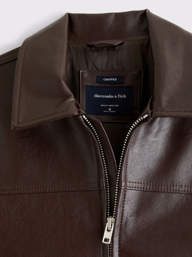Abercrombie & Fitch vegansk læder Eazy Zip Jakke - Billede 9 af 9 Abercrombie & Fitch vegansk læder Eazy Zip Jakke - Billede 9 af 9