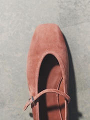 وردي - حذاء Maryjane من الجلد السويدي الفاخر من The Set - صورة 4 من 5