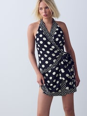 Черный с узором в горошек - Летнее платье мини с халтером и шарфом - Изображение 1 8