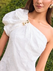 Lipsy ワンショルダー オパール加工 ゴールドトリムディテール パフスリーブ ミニドレス - 画像 2 / 5