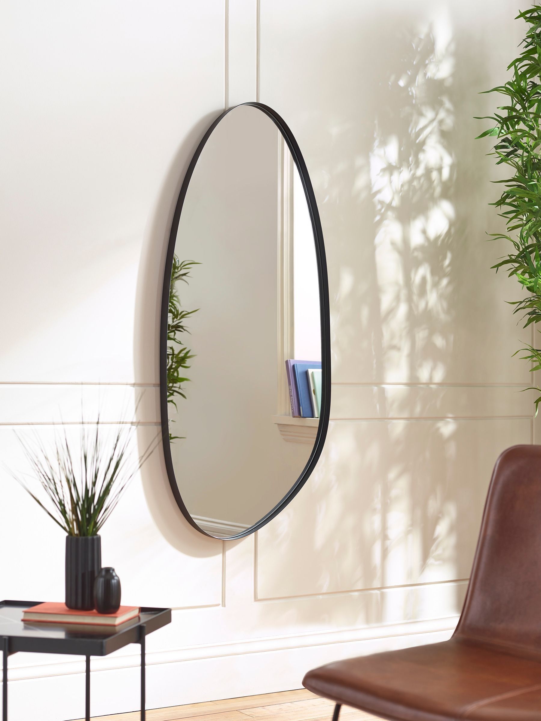 Julian Bowen Unisex Black Rushmore Metal Shaped Wall Mirror - Image 3