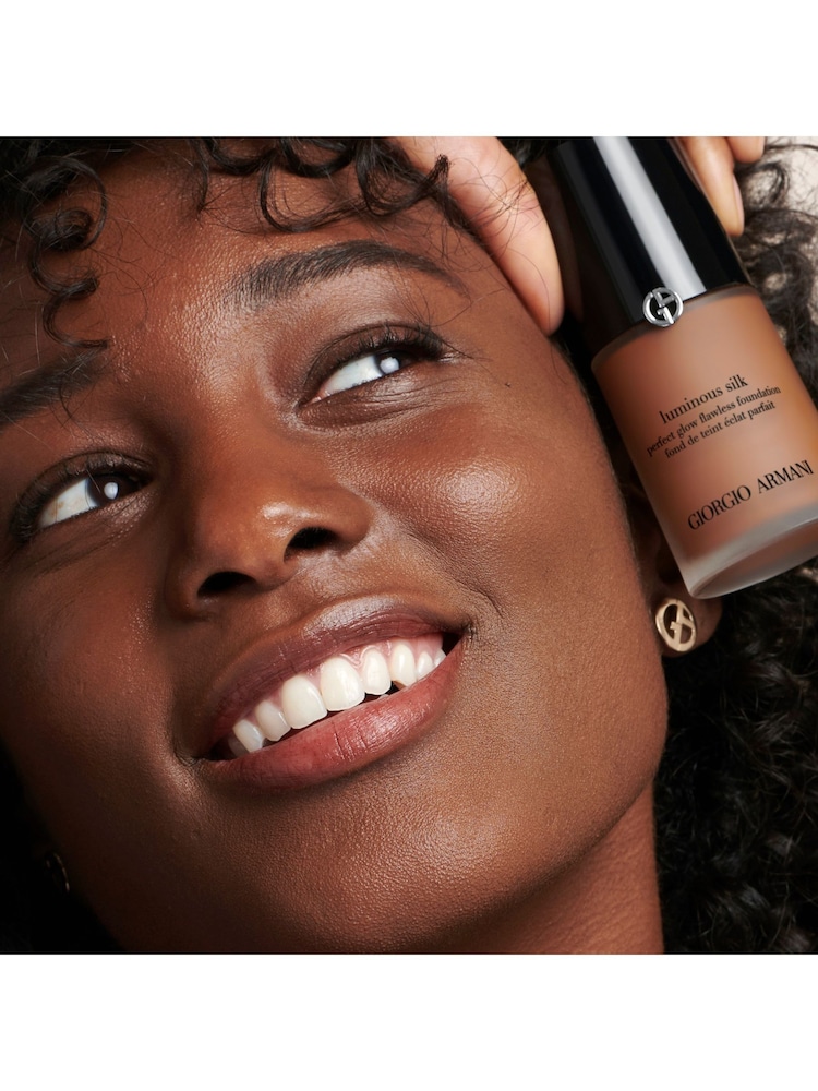 Armani Beauty Luminous Silk Foundation - Image 2 of 3 Armani Beauty Luminous Silk Foundation - Image 2 of 3