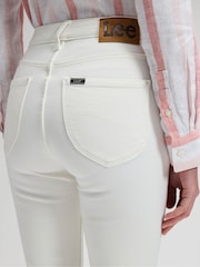 לבן - Lee מכנסי ג'ינס בגזרת שוקיים מתרחבת, דגם Breese - תמונה 5 מתוך 6