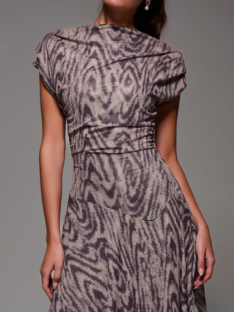 Jolie Moi Asymmetrical Draped Slash Neck Midaxi Dress - Bild 5 von 5
