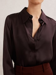 Reiss Burgundy Ameira Silk-Satin Concealed-Placket Shirt - Image 4 of 6
