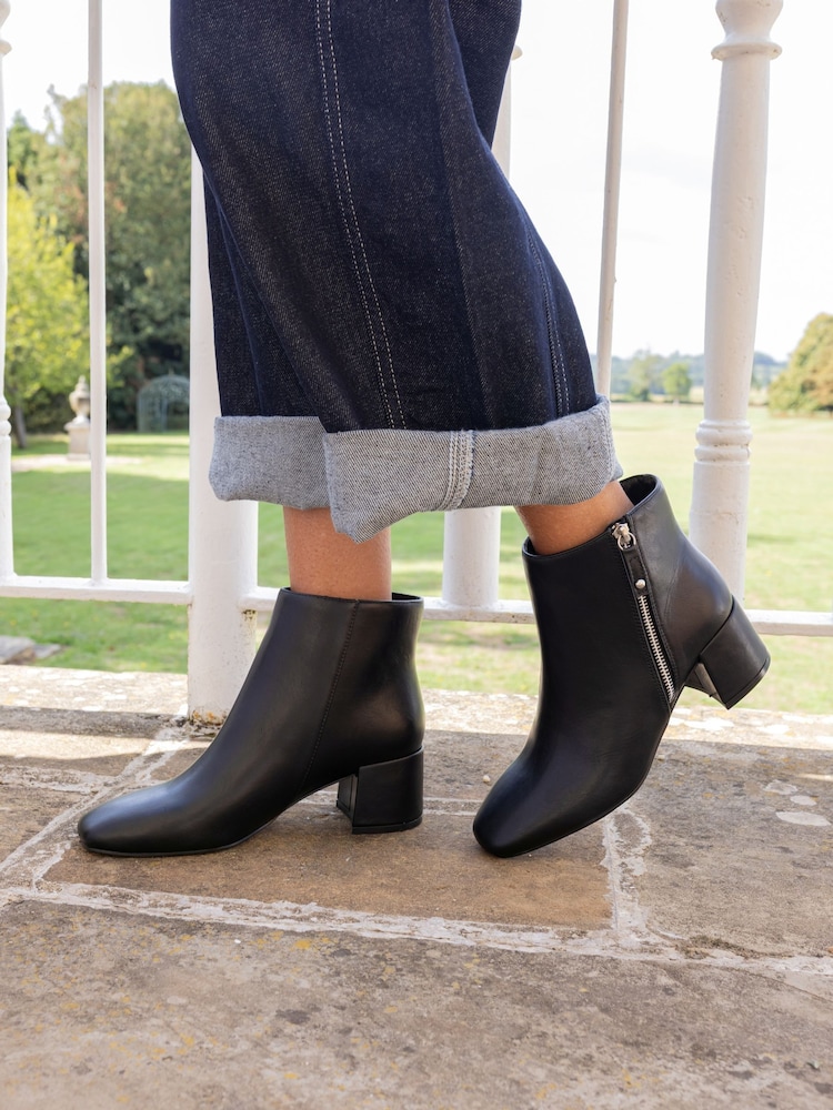 Schwarz - Novo Kate Zip Side Square Toe Block Heel Ankle Boots - Bild 1 von 6