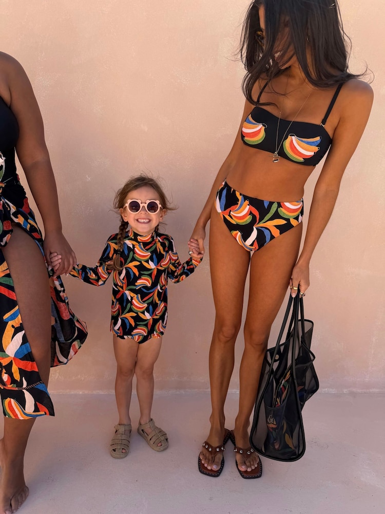 Never Fully Dressed Sunsafe Rash Vest and Swim Set - Afbeelding 2 van 4 Never Fully Dressed Sunsafe Rash Vest and Swim Set - Afbeelding 2 van 4