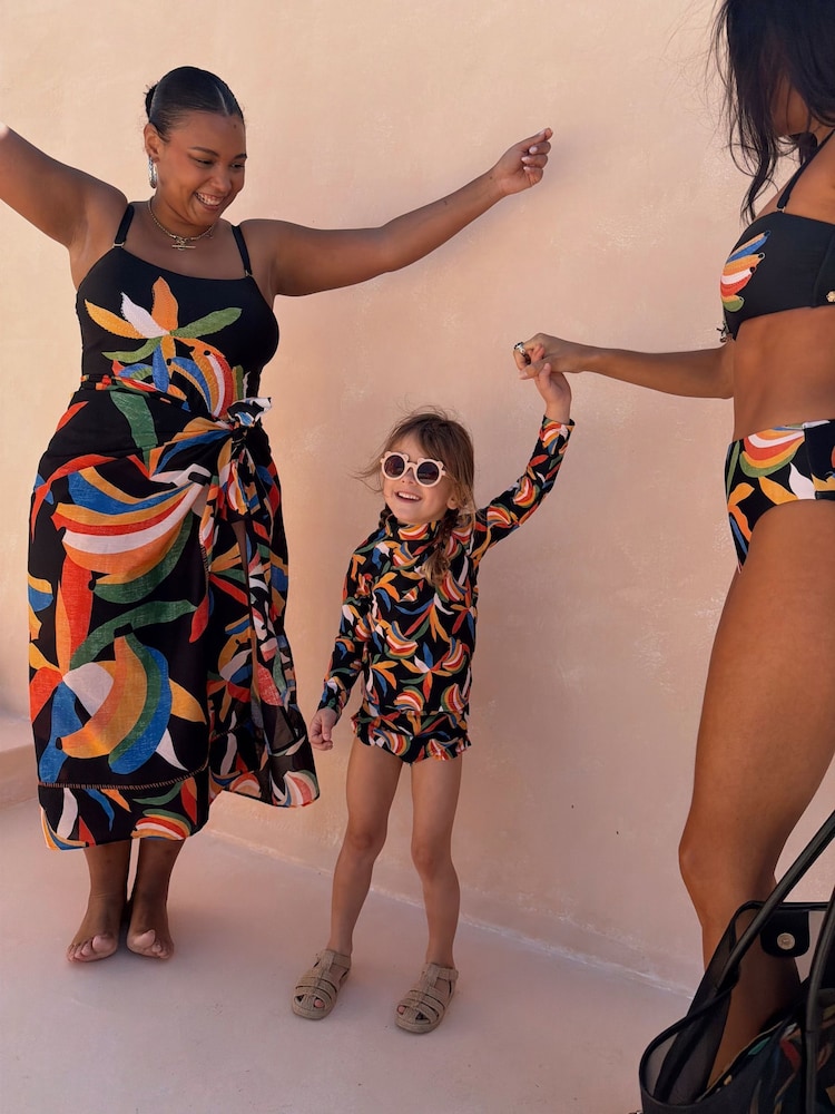 Never Fully Dressed Sunsafe Rash Vest and Swim Set - Afbeelding 4 van 4 Never Fully Dressed Sunsafe Rash Vest and Swim Set - Afbeelding 4 van 4