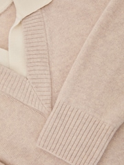 Pulover Reiss Corey din lână cu decolteu în V și guler contrastant - Imaginea 7 din 7