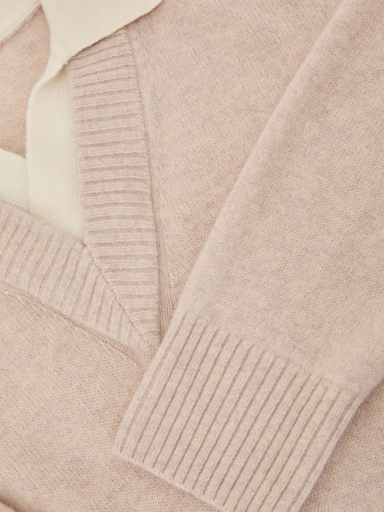 Pulover Reiss Corey din lână cu decolteu în V și guler contrastant - Imaginea 7 din 7 Pulover Reiss Corey din lână cu decolteu în V și guler contrastant - Imaginea 7 din 7